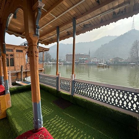 Houseboat Young Balmoral Castle Srīnagar Екстериор снимка