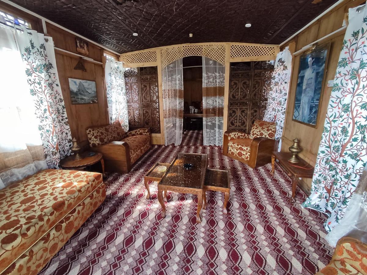 Houseboat Young Balmoral Castle Srīnagar Екстериор снимка