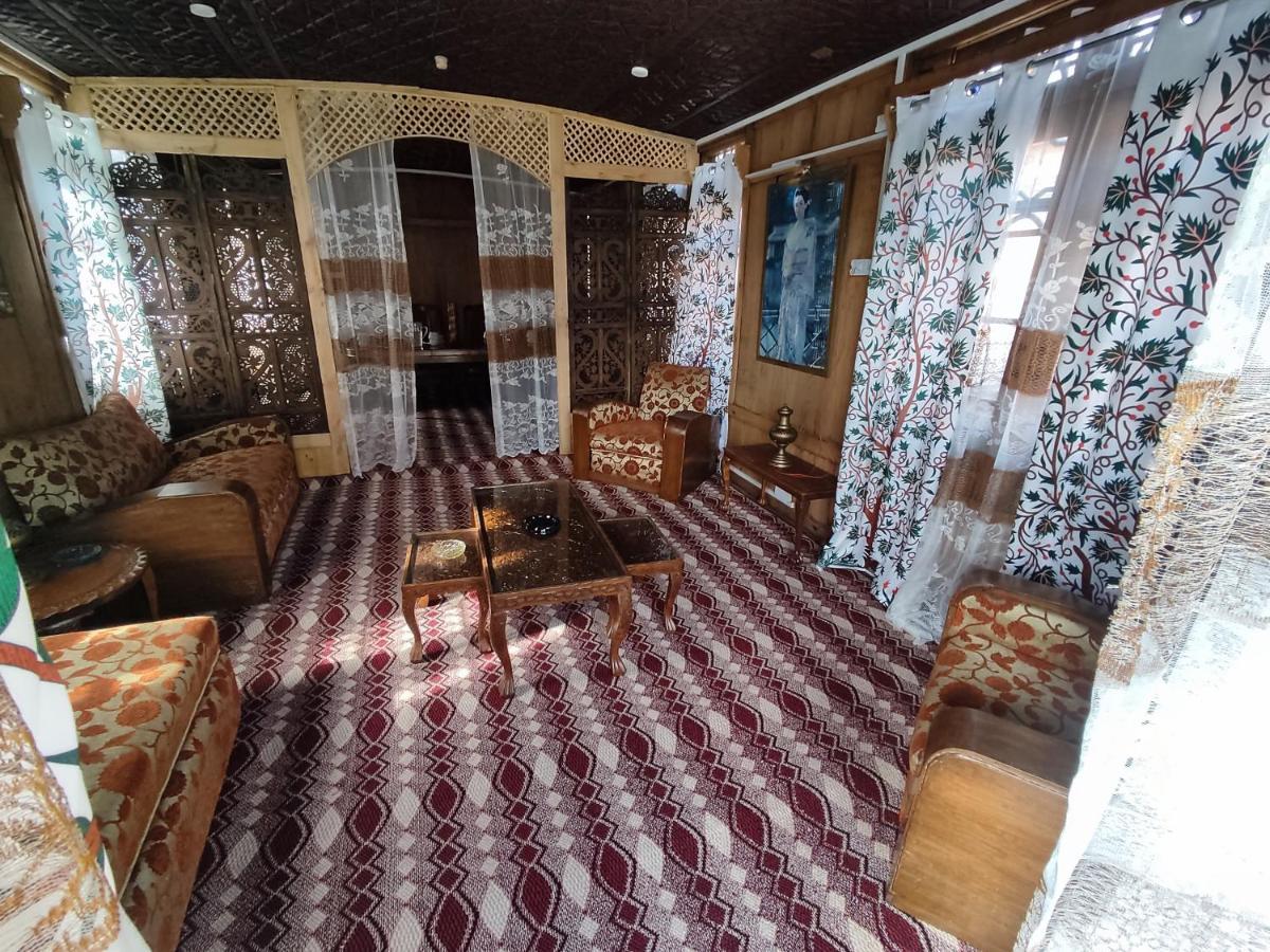 Houseboat Young Balmoral Castle Srīnagar Екстериор снимка
